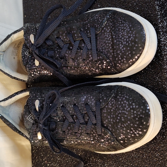Align Shoes - Align Sneakers